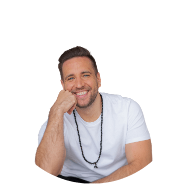 Portrait von Peter. Er lächelt den Betrachter an.